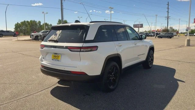 Used 2024 White Jeep Altitude image 8