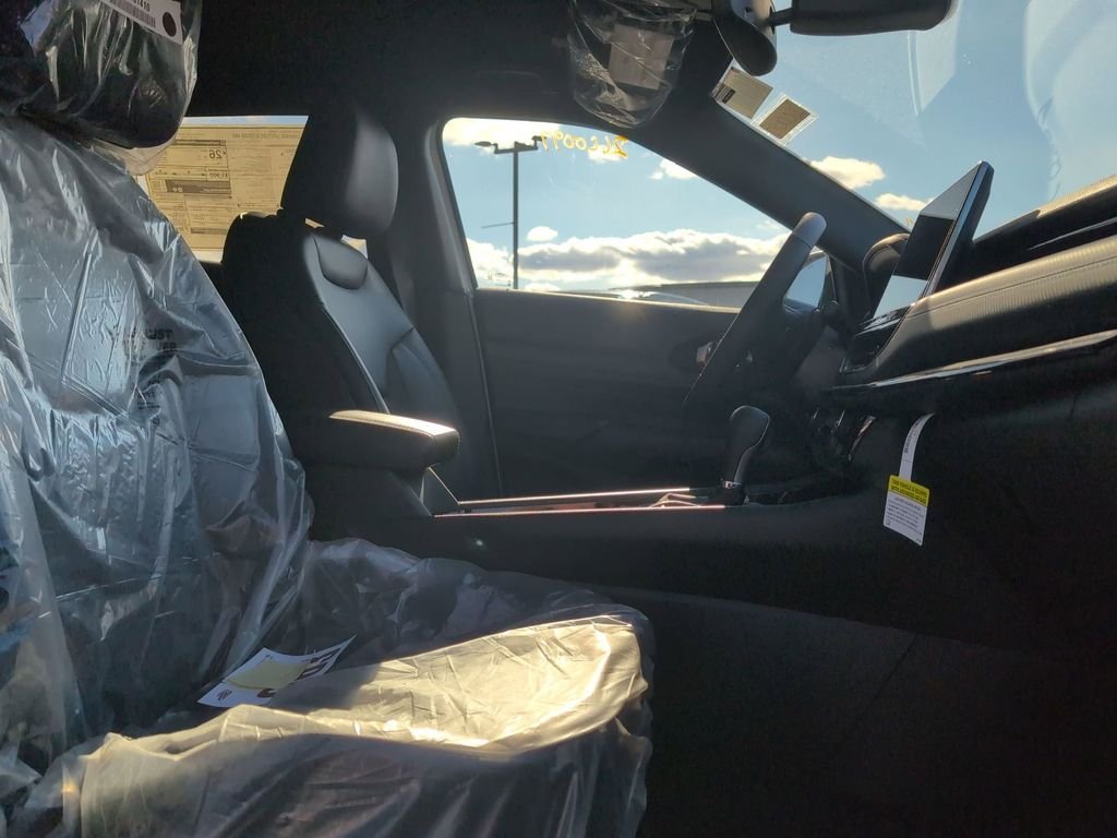 New 2026 Bright White Clearcoat Jeep Latitude image 26