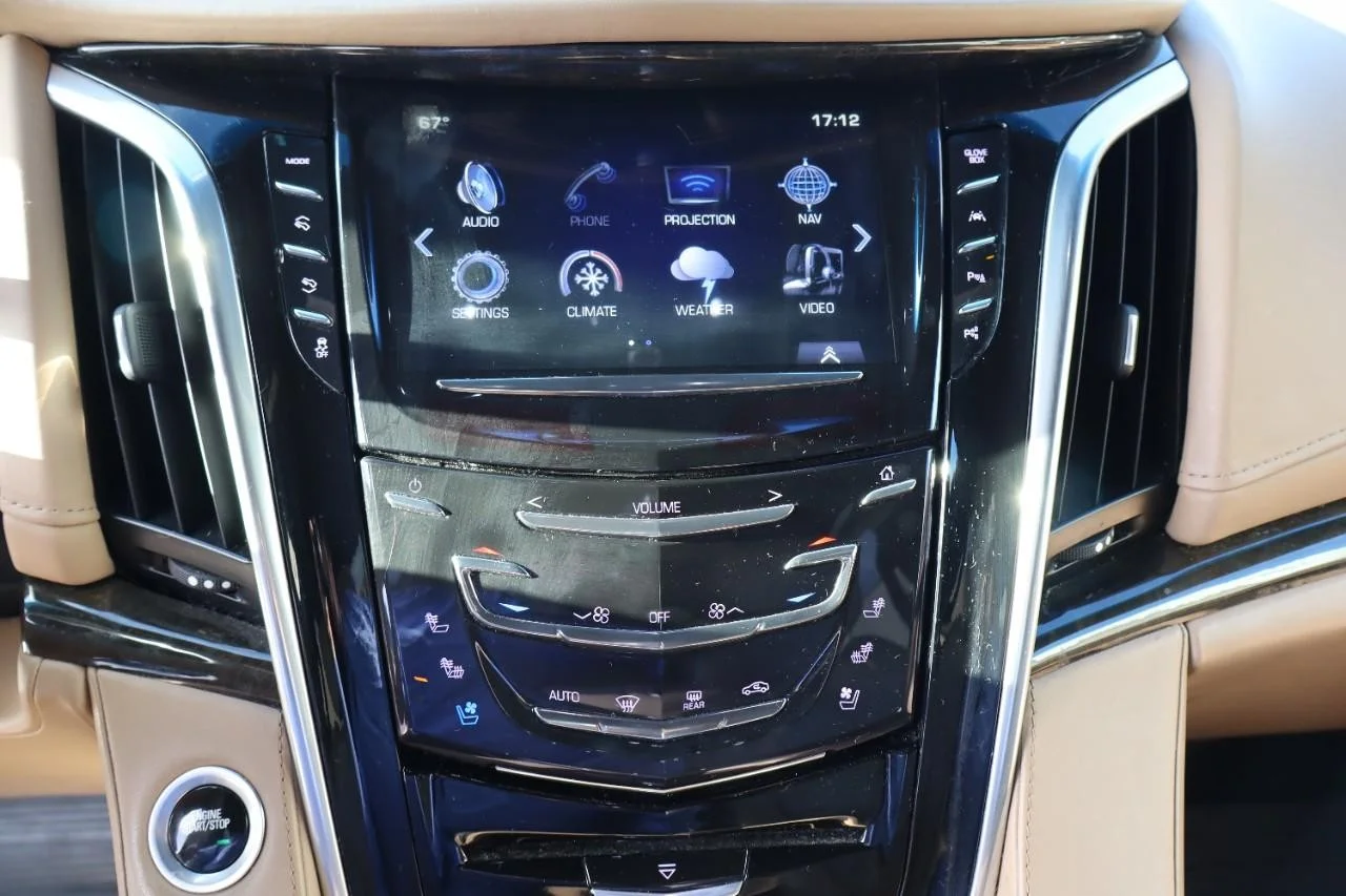Used 2019 Crystal White Tricoat Cadillac Platinum image 15