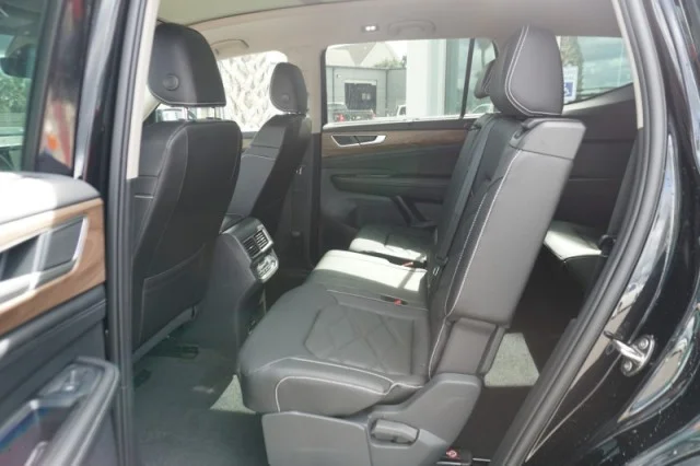 New 2026 Deep Black Pearl Volkswagen 2.0T SE w/Technology image 21