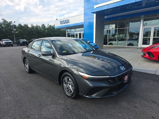 Used 2025 Gray Hyundai SE image 1