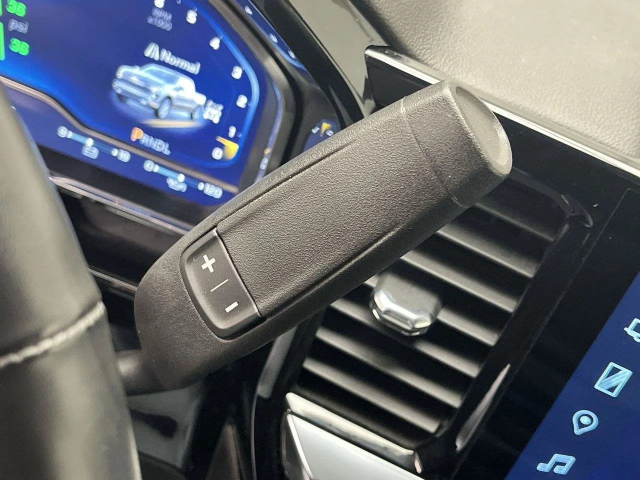 2023 Chevrolet Silverado 1500 LT - Photo 26