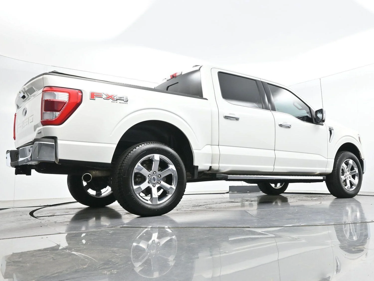 Used 2022 Star White Metallic Tri-Coat Ford LARIAT image 54