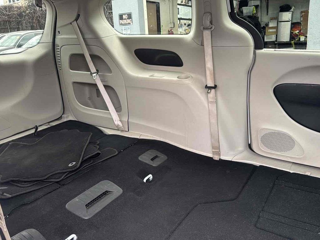 Used 2023 White Chrysler Touring L image 19