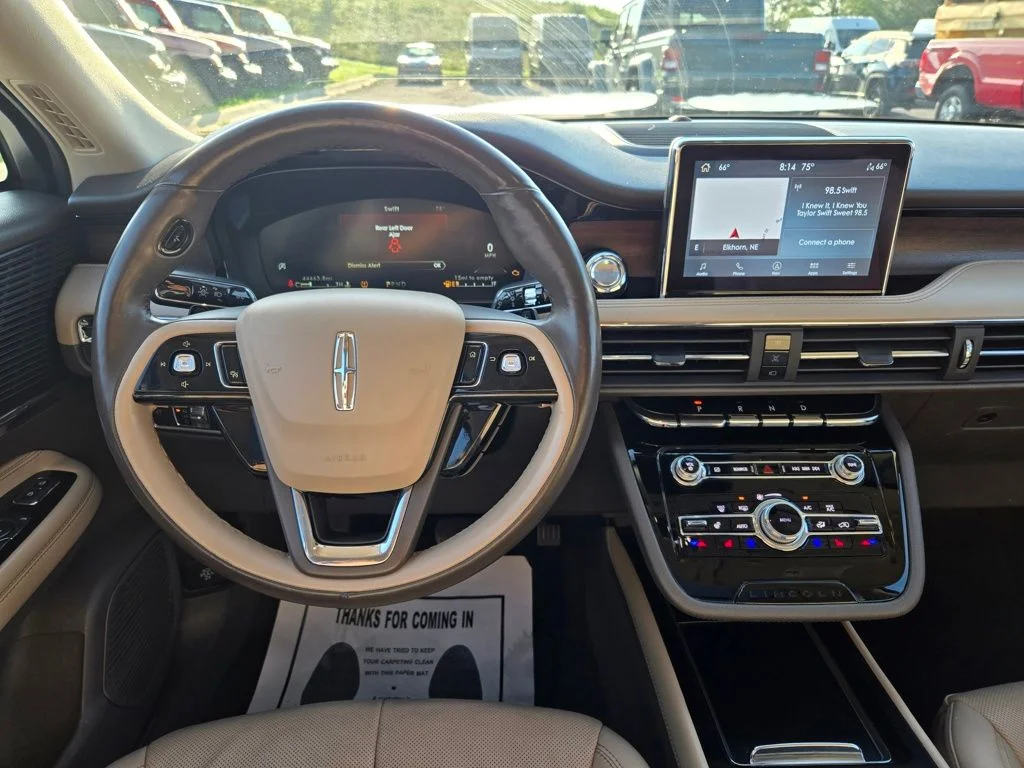 Used 2022 White Lincoln Reserve image 19