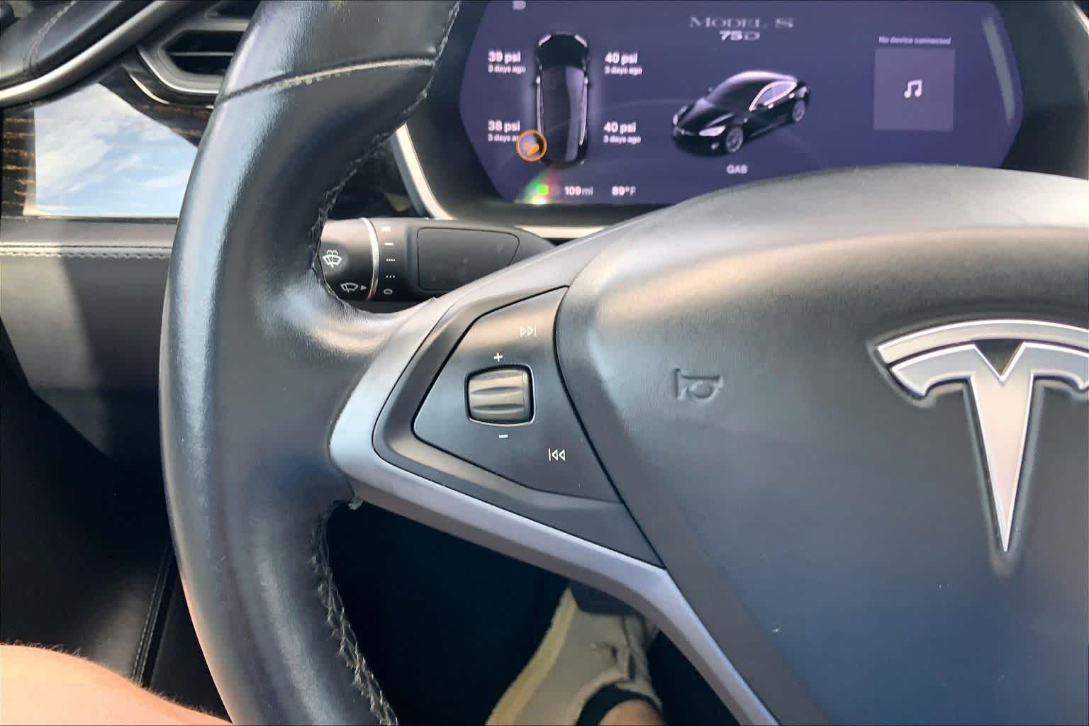 Used 2018 Obsidian Black Metallic Tesla 75D image 22