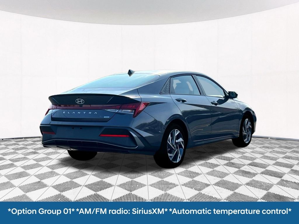 2025 Hyundai Elantra Blue - Photo 11