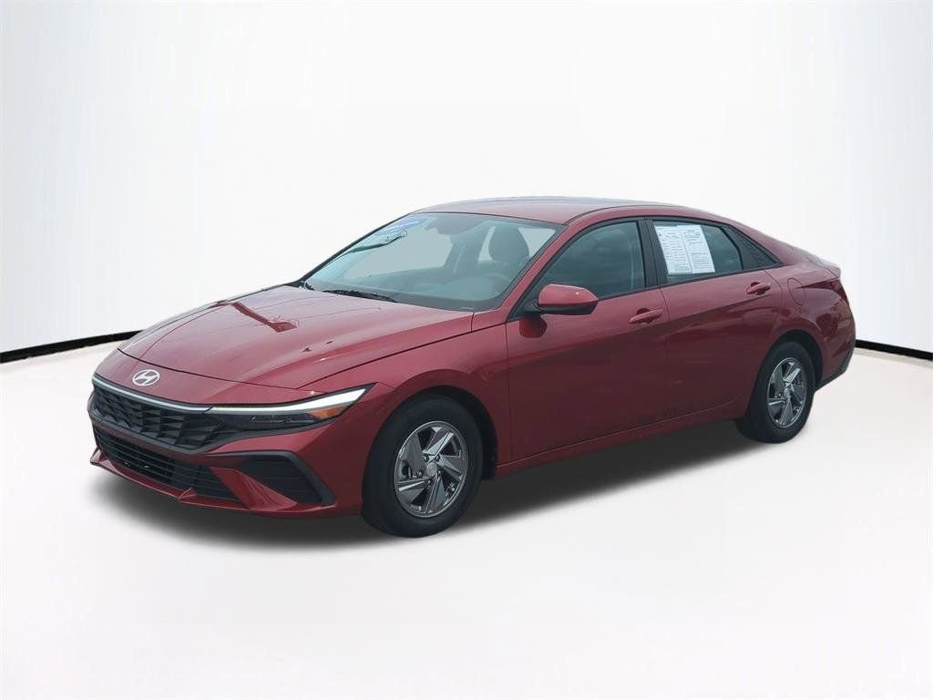 Used 2024 Red Hyundai SE image 9
