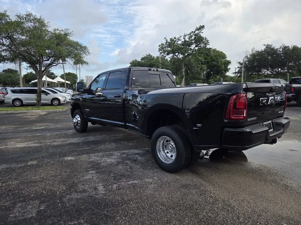 New 2026 Diamond Black Crystal Pearl-Coat Exterior Paint RAM Laramie image 5