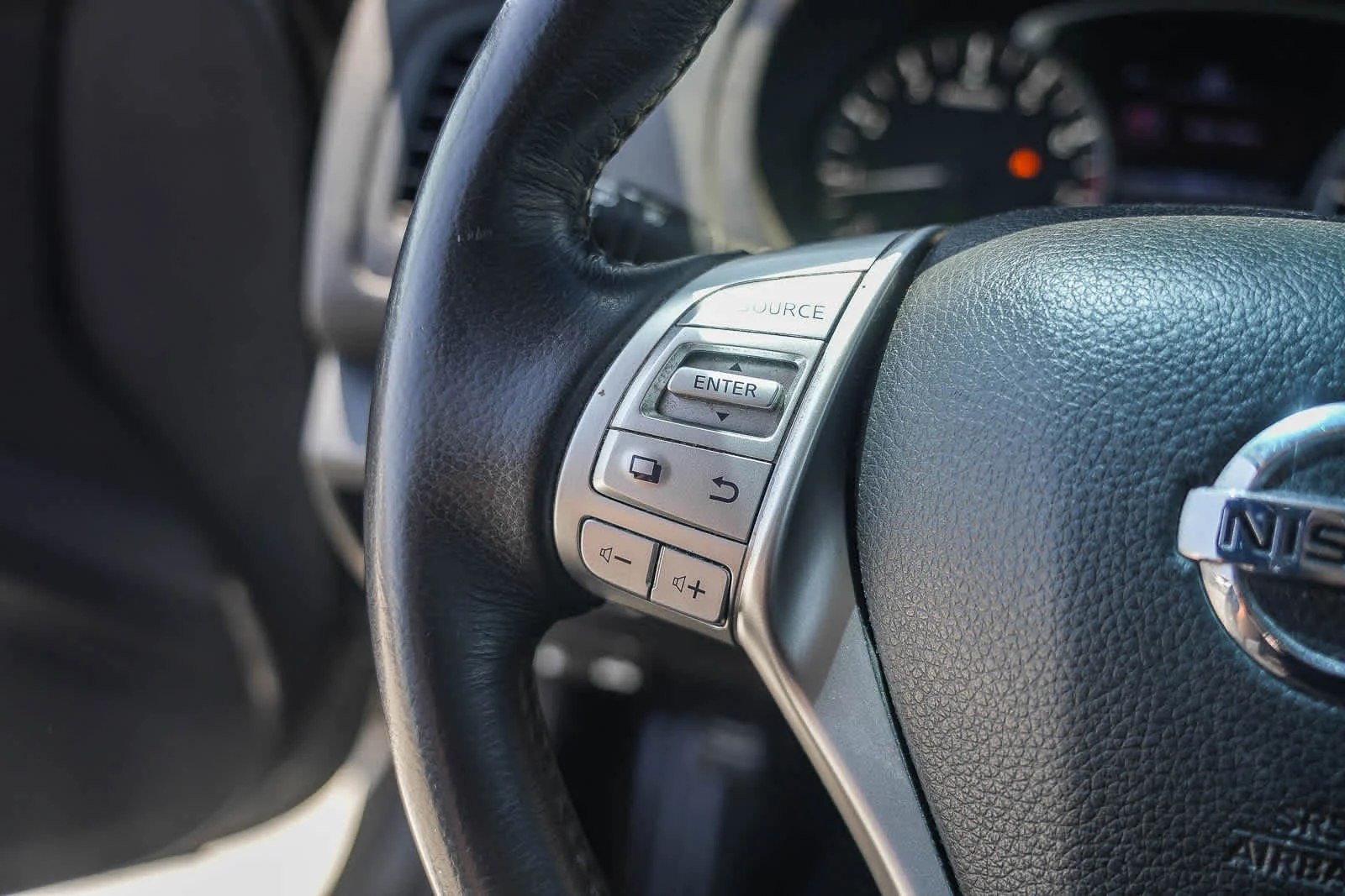 Used 2018 Gun Metallic Nissan 2.5 SV image 22