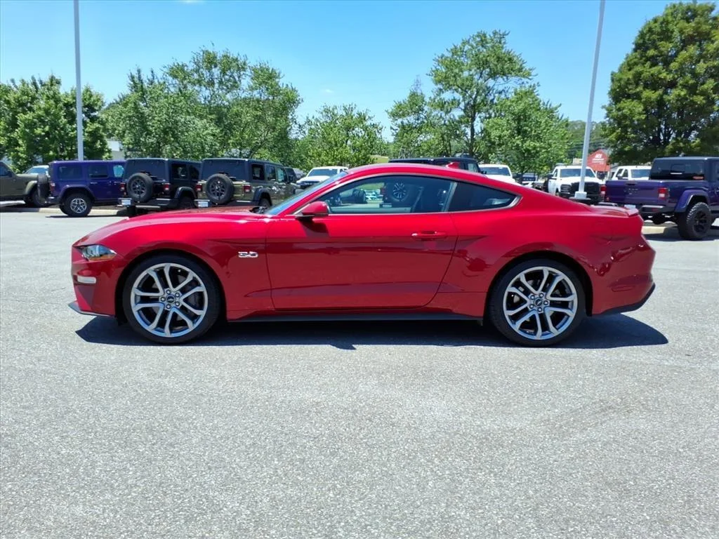 Used 2022 Rapid Red Metallic Tinted Clearcoat Ford GT Premium image 7