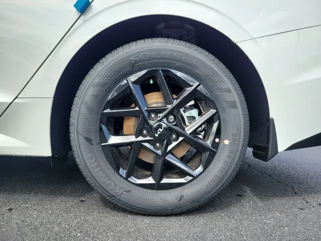 New 2026 Snow White Pearl Kia LXS FWD image 7