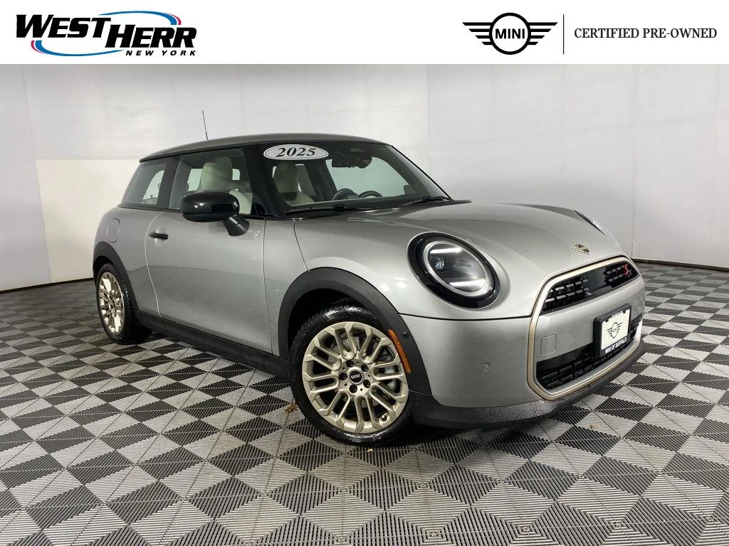 2025 MINI Hardtop Cooper S Signature's photo