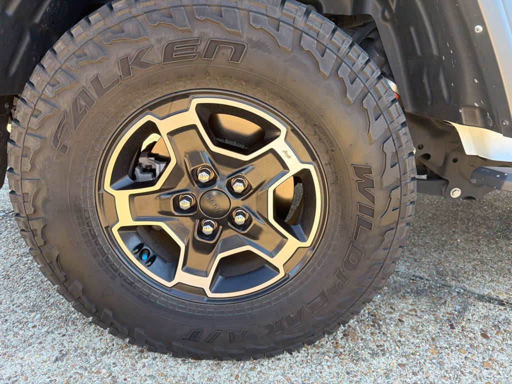 Used 2023 White Jeep Mojave image 20