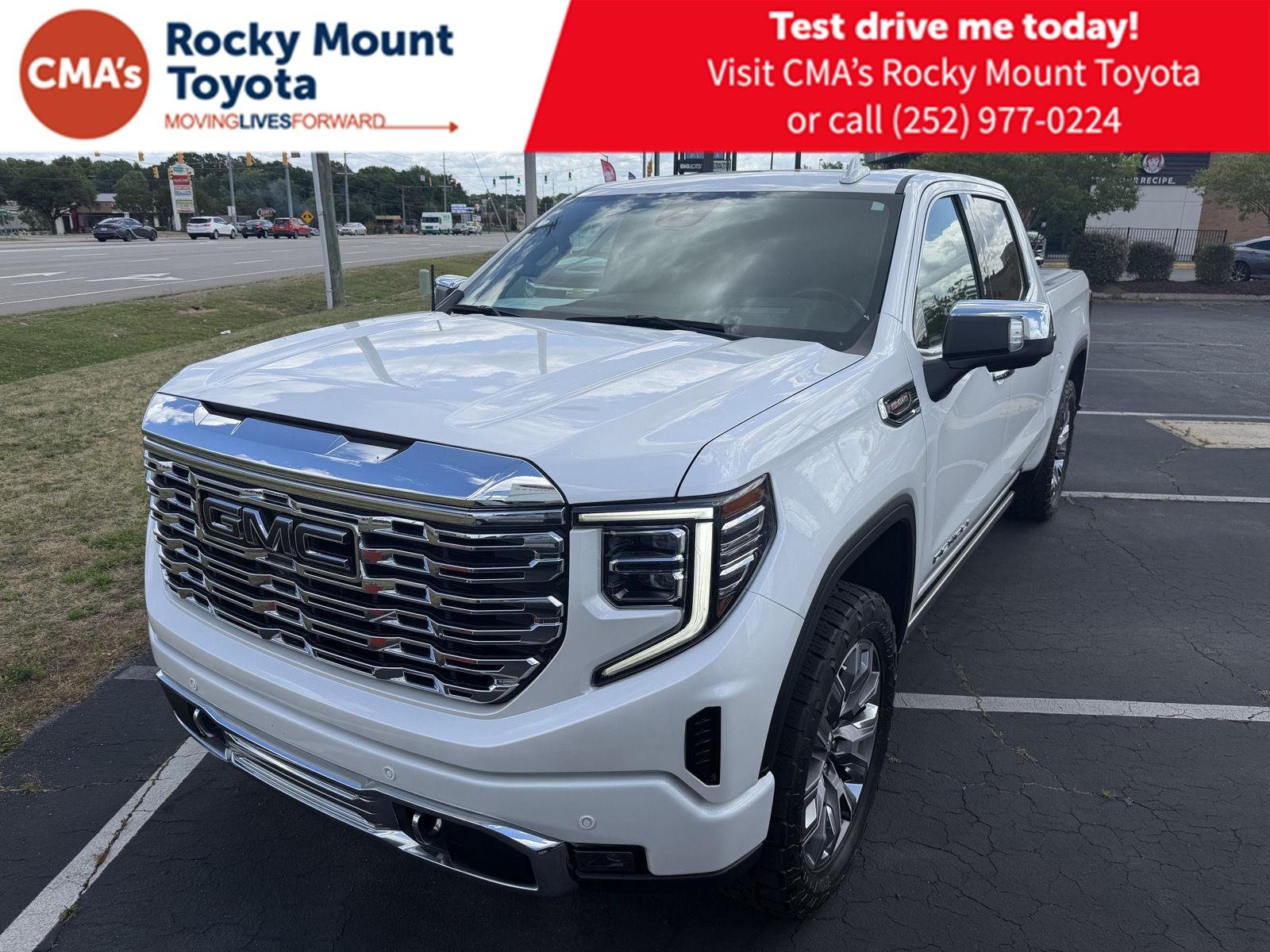 Used 2023 White Frost Tricoat GMC Denali image 3
