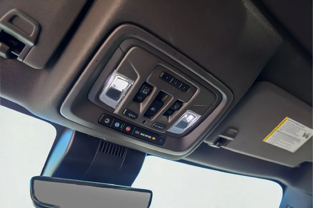 Used 2023 STERLING METALLIC GMC Denali image 23