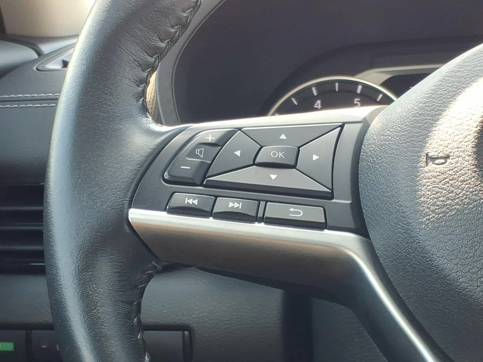 Used 2022 Fresh Powder Nissan SV image 24