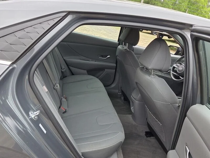 Used 2025 Gray Hyundai SEL Convenience image 15