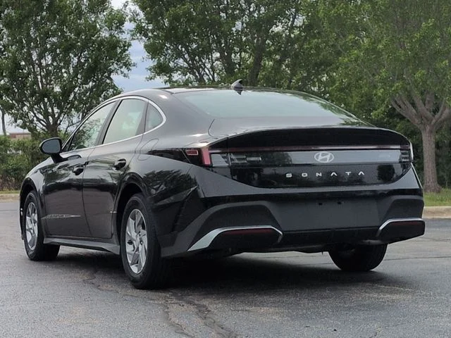 Used 2026 Black Hyundai SE image 5
