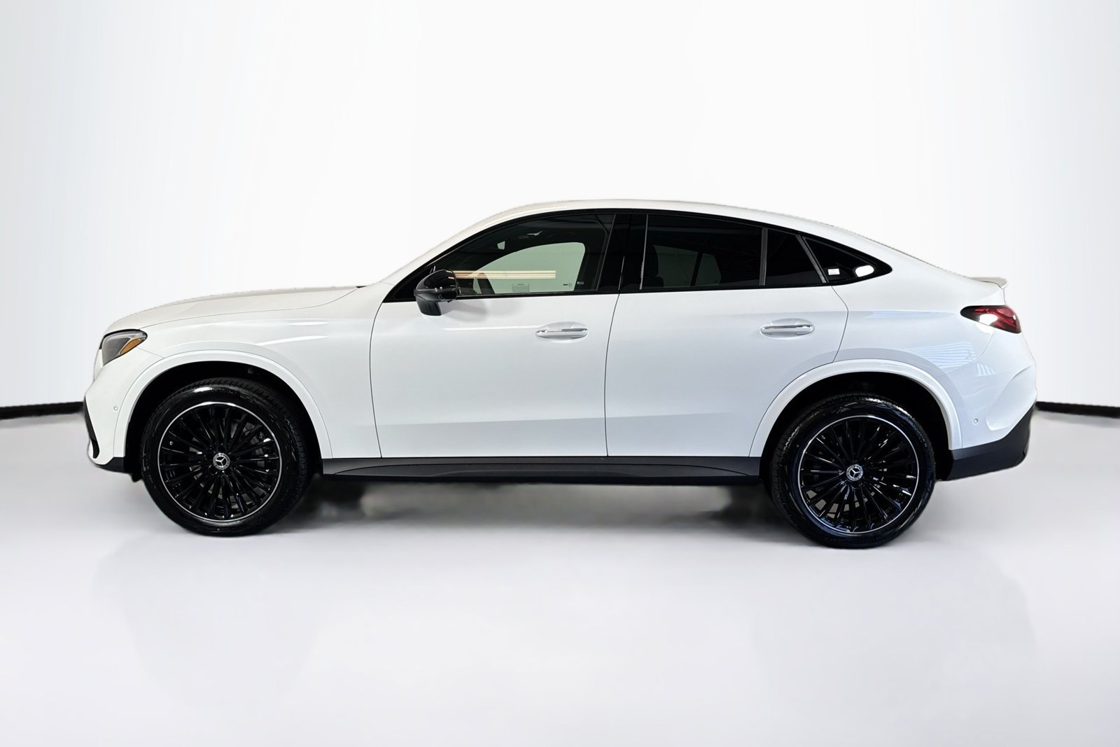 New 2026 Manufaktur Moonlight White Metallic Mercedes-Benz GLC 300 image 8