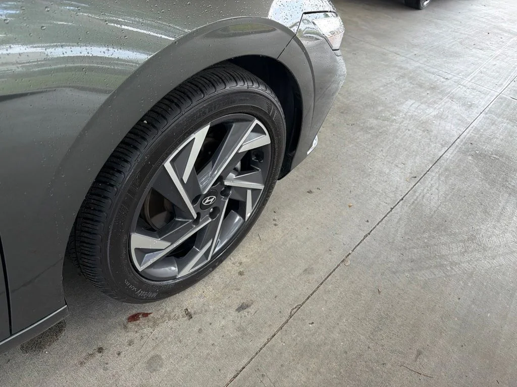 Used 2025 Gray Hyundai SEL Sport image 27