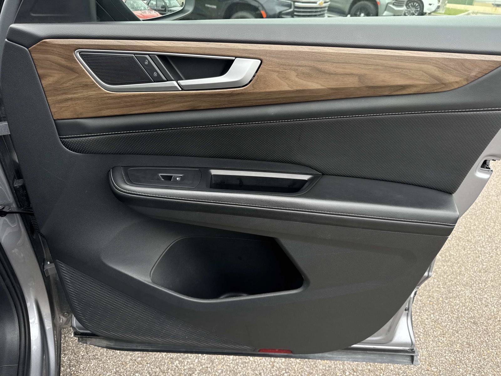 2024 Volkswagen Atlas SE w/Tech - Photo 14