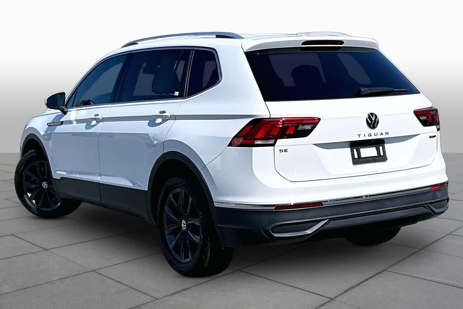 Used 2022 Pure White Volkswagen SE image 12