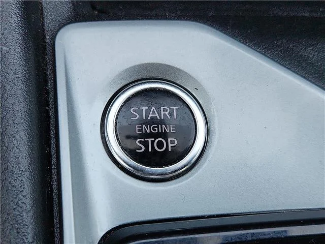 Used 2025 Shite Nissan SV image 16