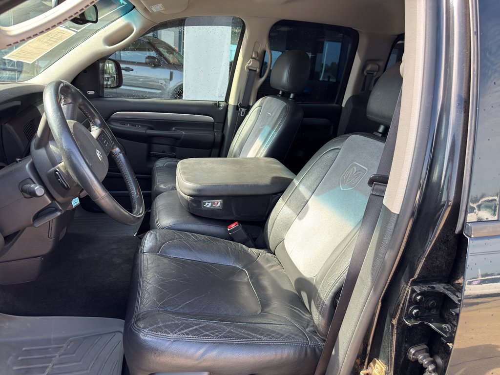 Used 2004 Black Clearcoat Dodge SLT image 2