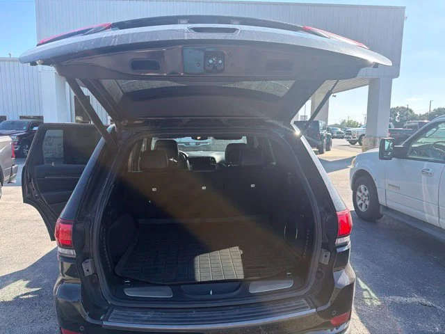 Used 2020 Black Jeep Overland image 9