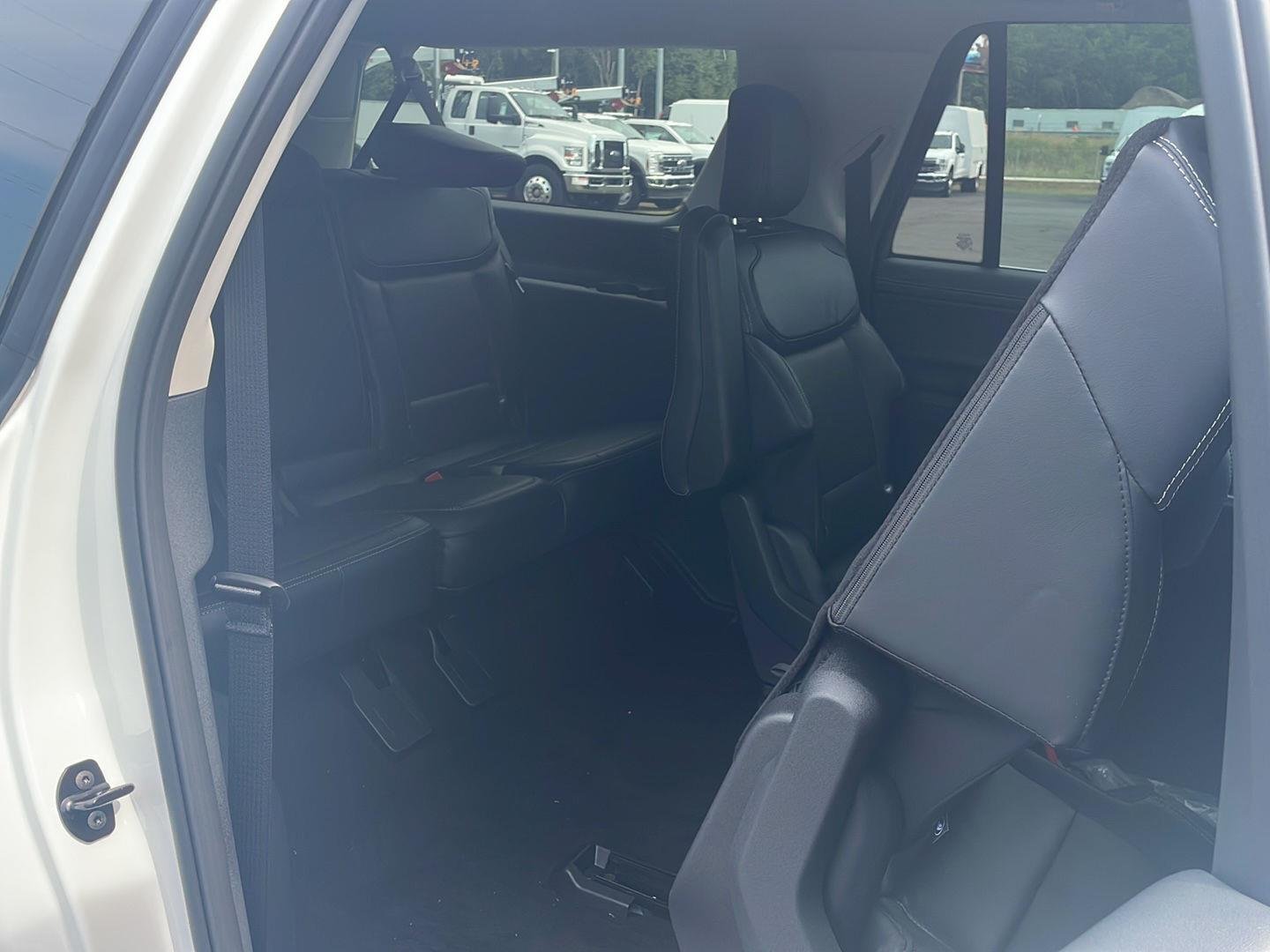 New 2027 Star White Metallic Tri-Coat Ford MAX Platinum image 29