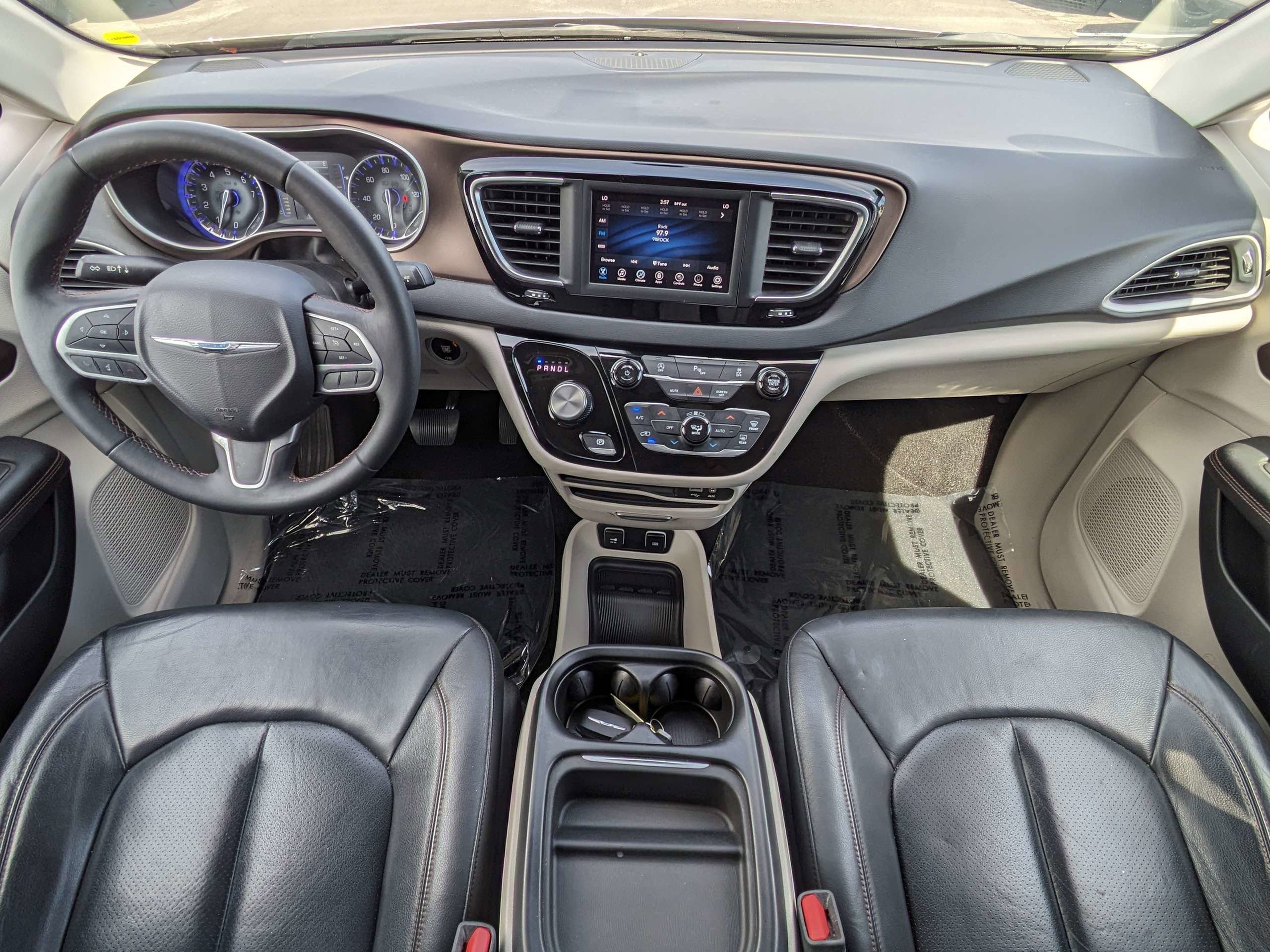 Used 2018 Silver Chrysler Touring L image 16