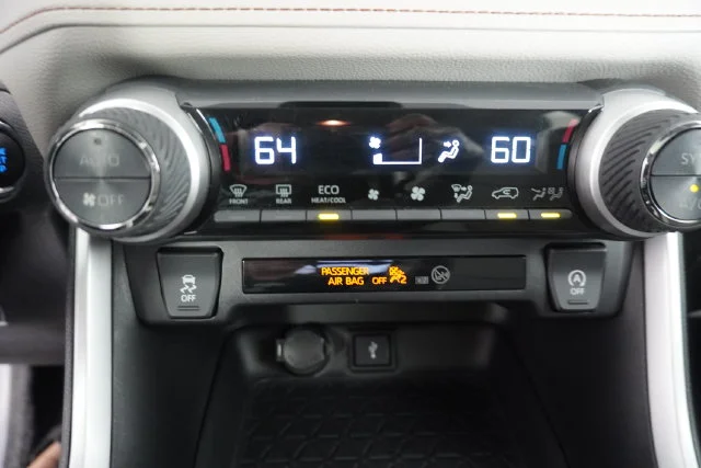Used 2021 Blue Toyota XLE Premium image 29