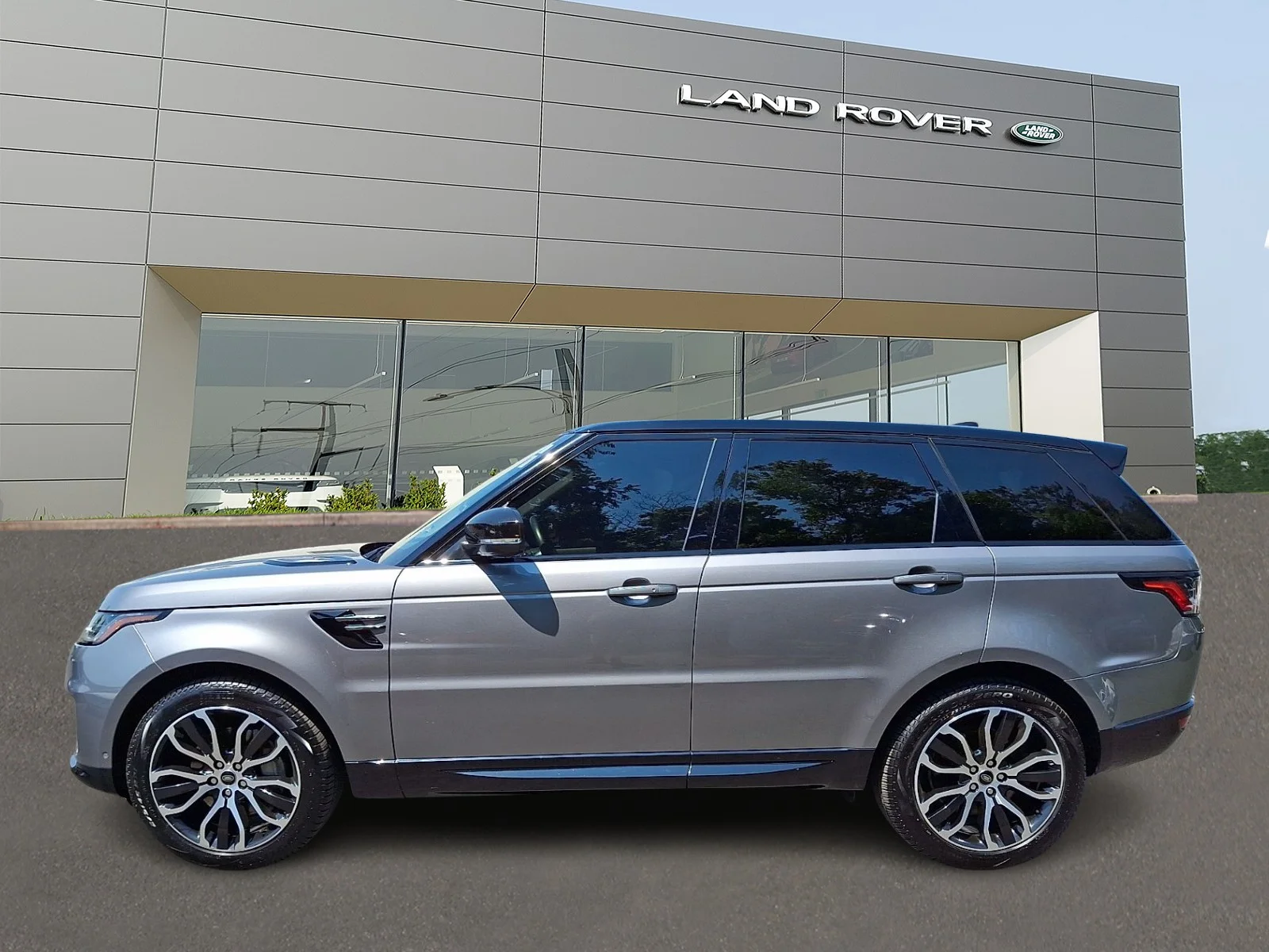 Certified Used 2022 Eiger Grey Metallic - 1DF Land Rover HSE Silver Edition MHEV image 6