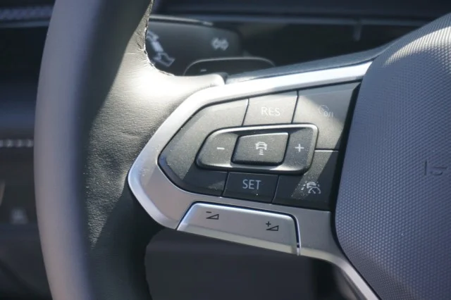 2024 Volkswagen Atlas Cross Sport SEL R-LINE - Photo 26