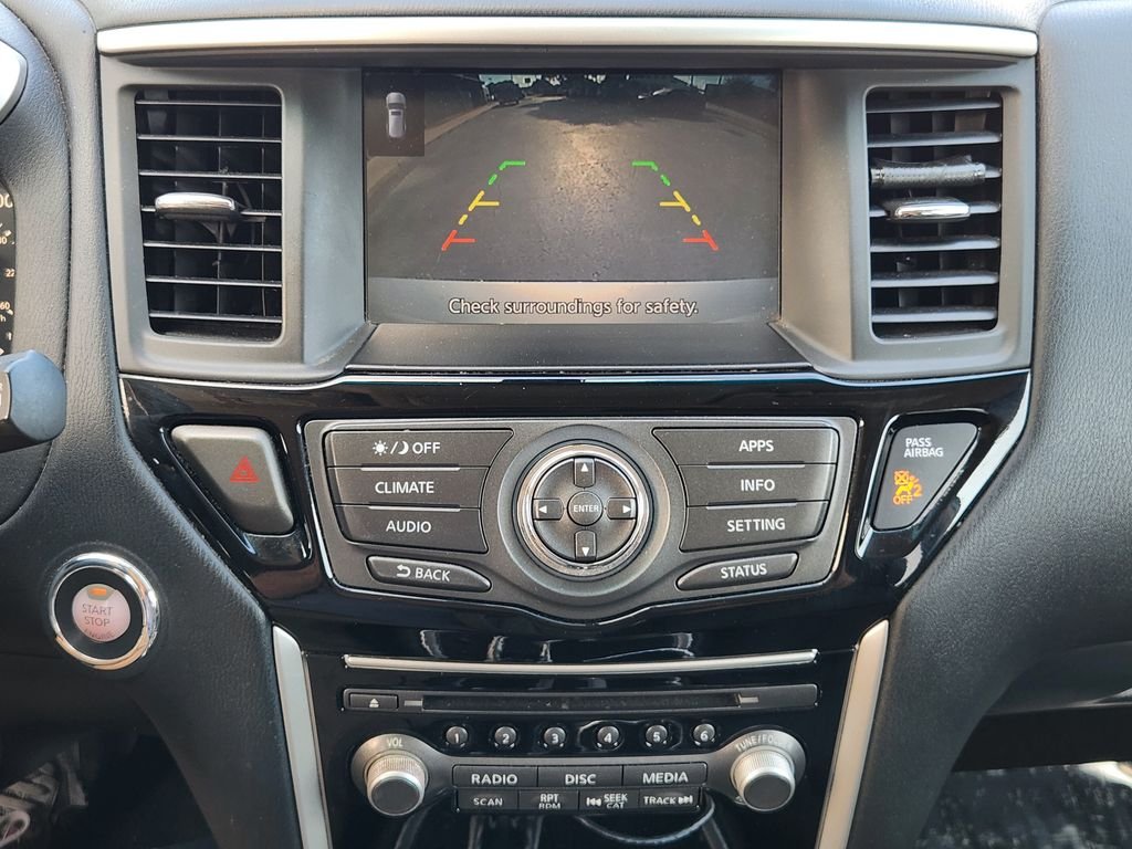 Used 2020 Silver Nissan S image 17