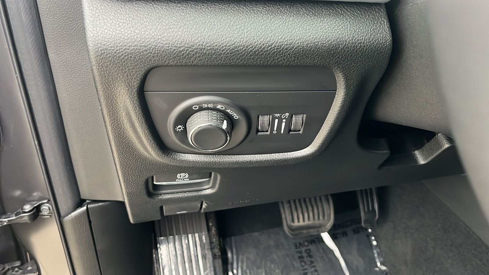 New 2026 Baltic Gray Metallic Clear-Coat Exterior Paint Jeep Altitude image 18