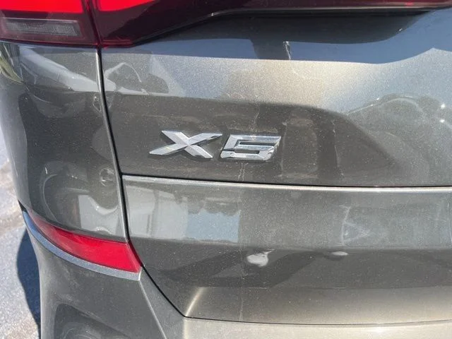 Used 2023 Green BMW xDrive40i image 6