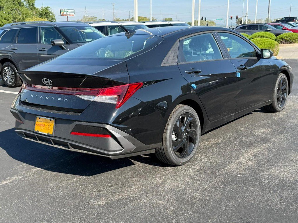 Used 2026 Black Hyundai SEL Sport image 3