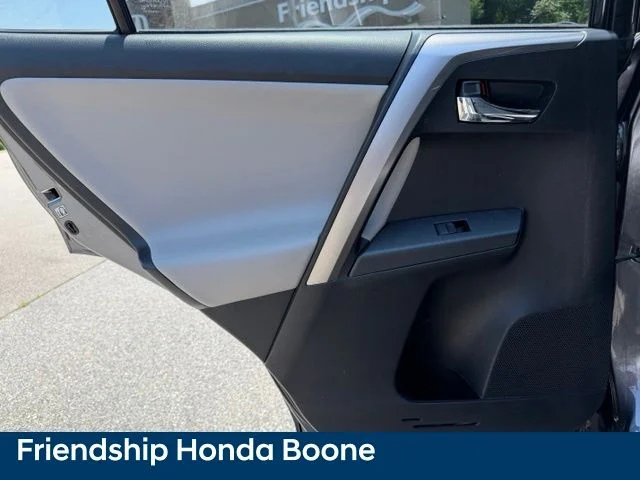 Used 2018 Gray Toyota XLE image 33