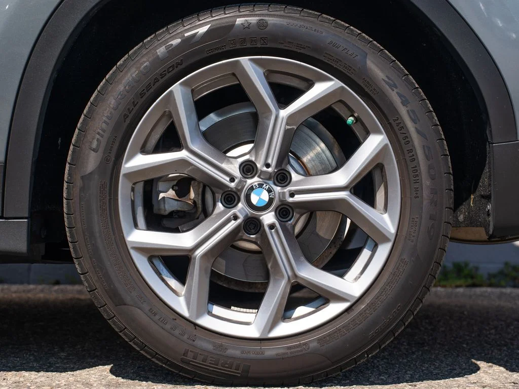 Used 2024 Gray BMW xDrive30i image 13