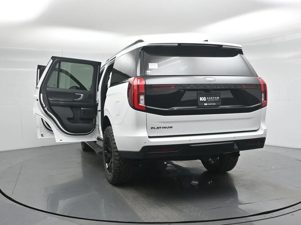New 2025 Oxford White Ford Platinum image 32