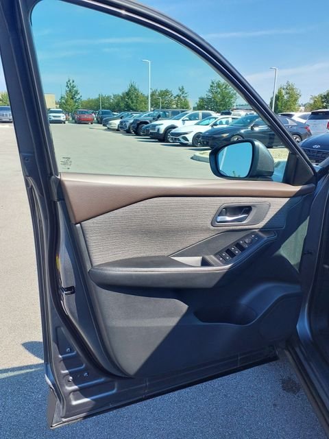 2023 Nissan Rogue SV - Photo 17