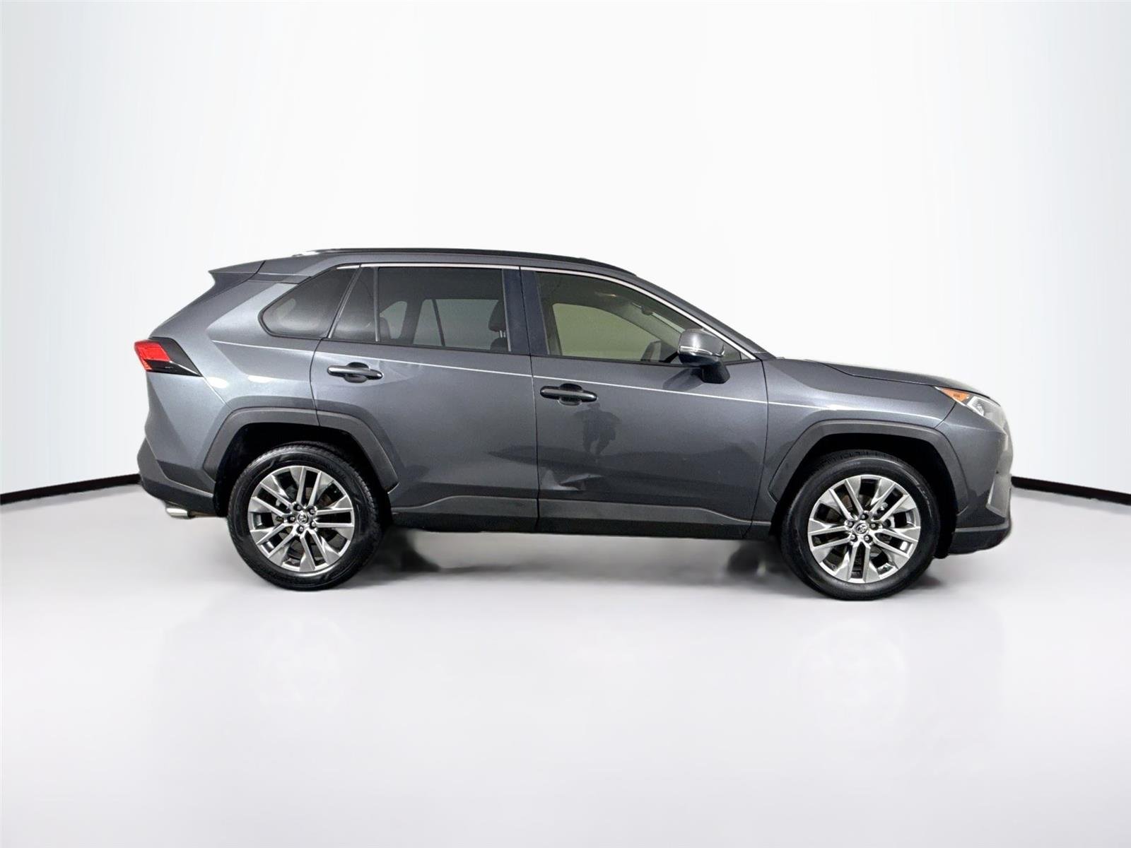 Used 2020 Magnetic Gray Metallic Toyota XLE Premium image 10