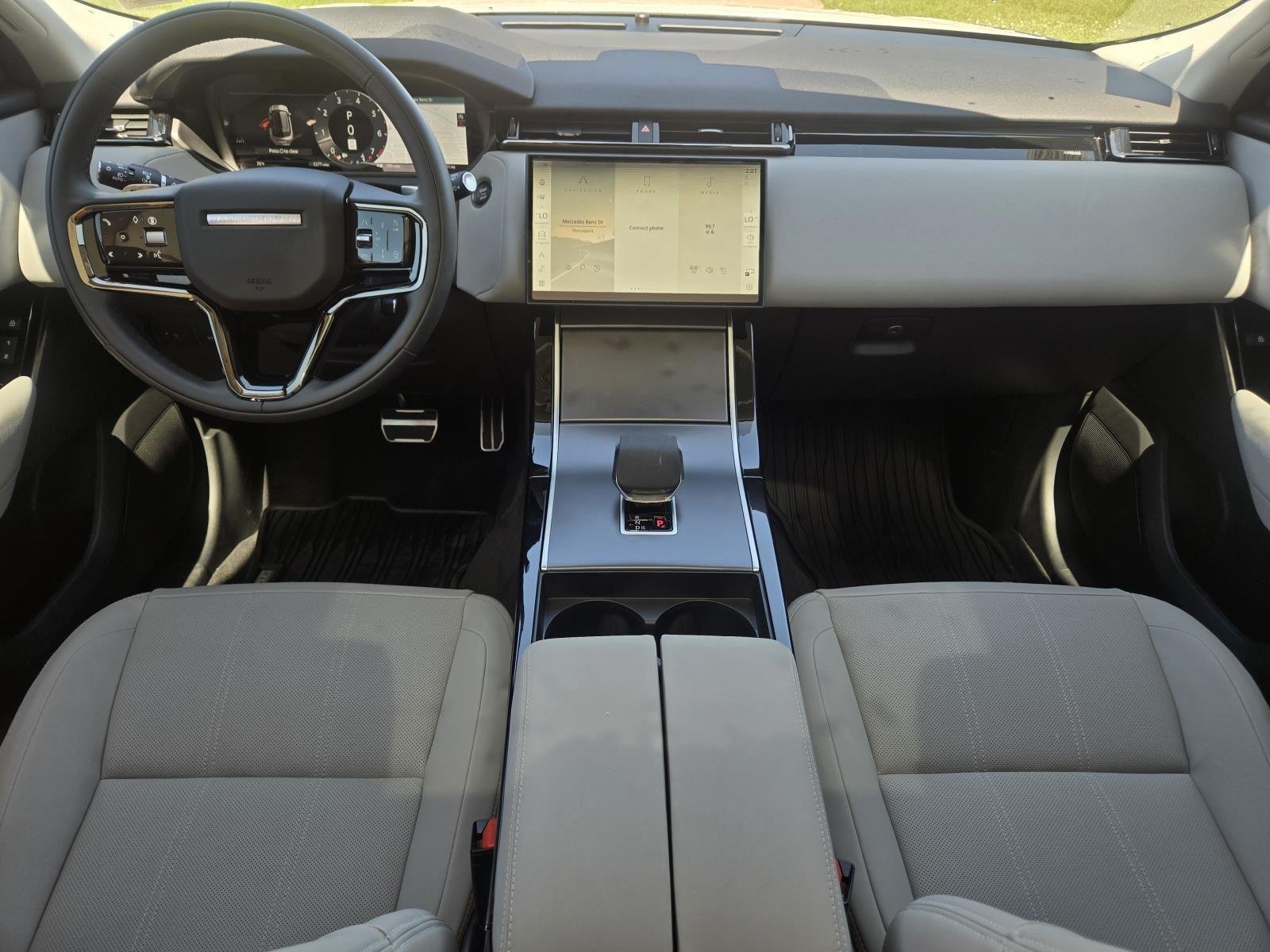 Used 2025 Fuji White Land Rover Dynamic SE image 37