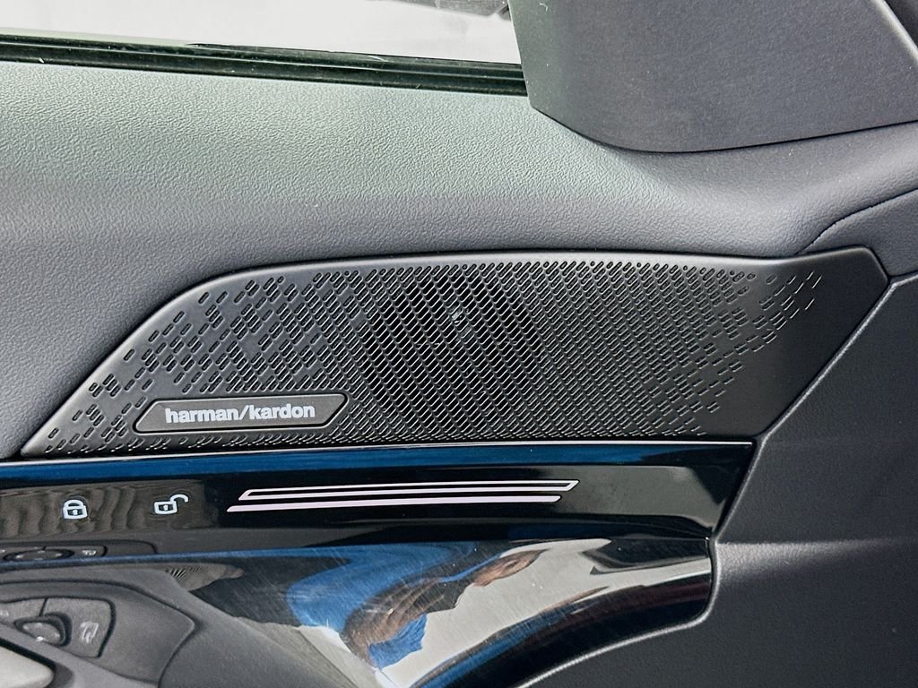 2025 BMW 5 Series 530i - Photo 19
