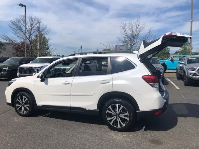 Used 2019 Crystal White Pearl Subaru Limited image 9