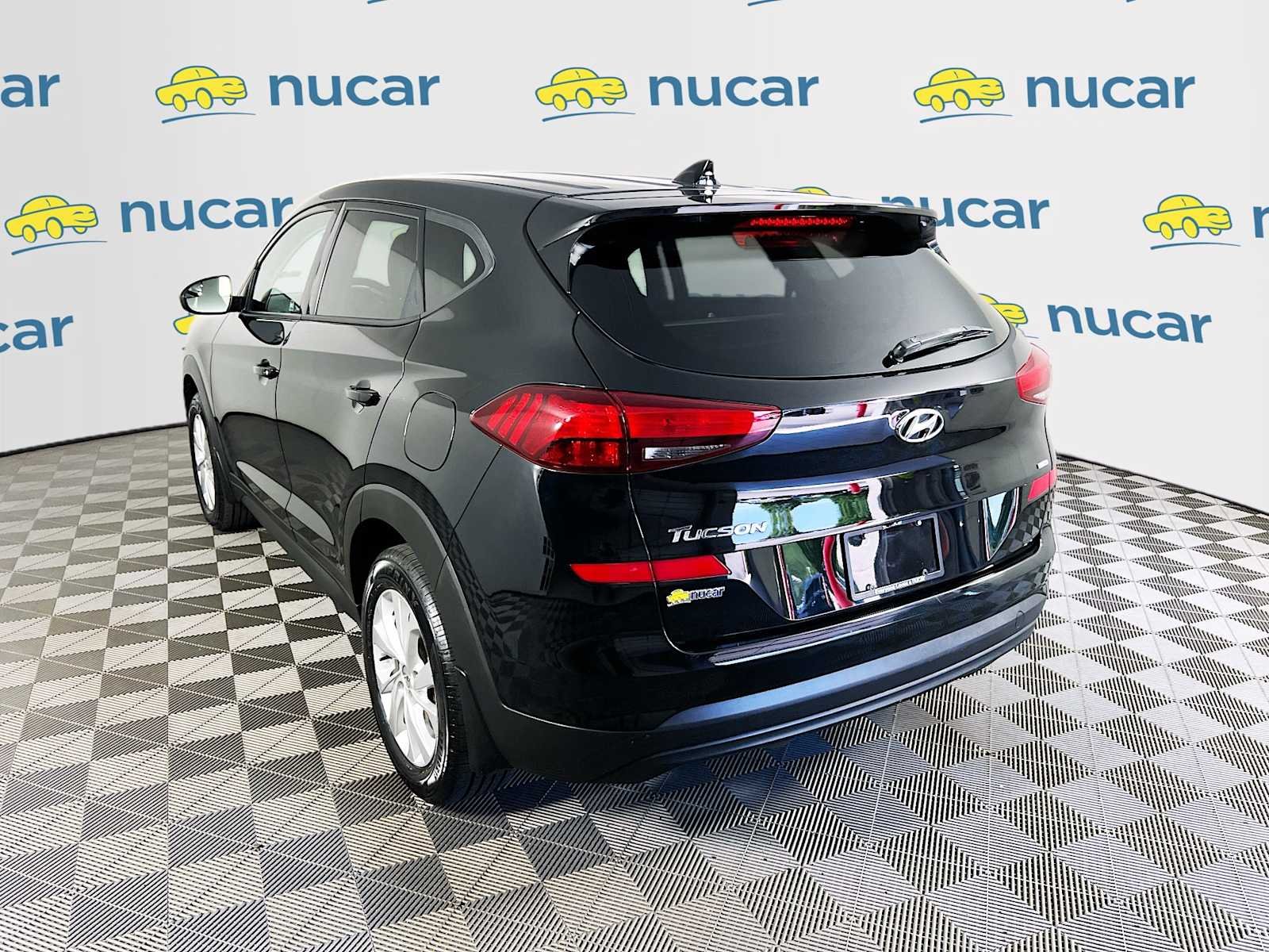 Used 2021 Black Noir Pearl Hyundai SE image 5