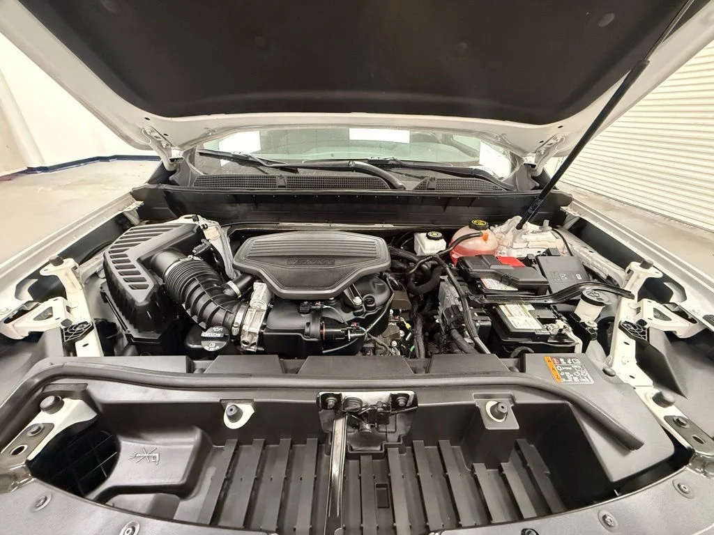 Used 2020 White GMC SLT image 23