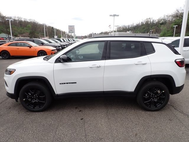 New 2026 Bright White Clearcoat Jeep Latitude image 2